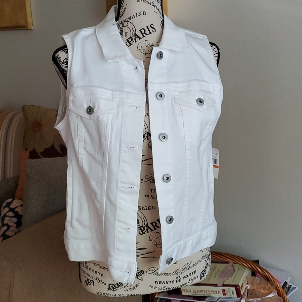 White vest